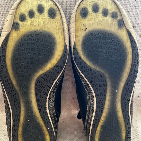 Black and Gold Cushe Sneaks - Picture 9 of 11